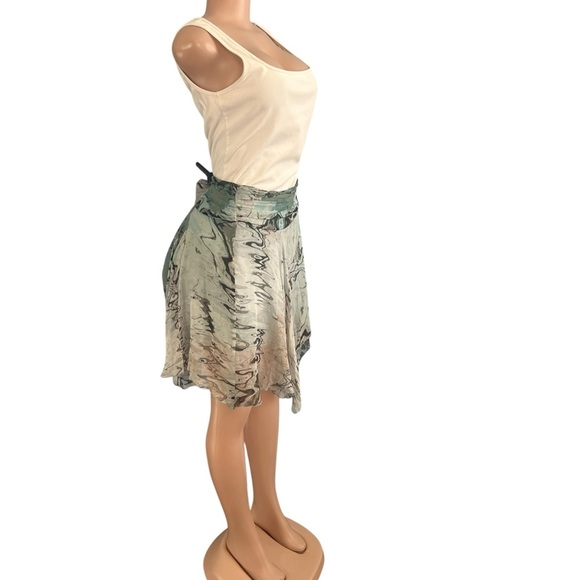 To the Max Handkerchief  Marble Silk Skirt - Picture 4 of 9
